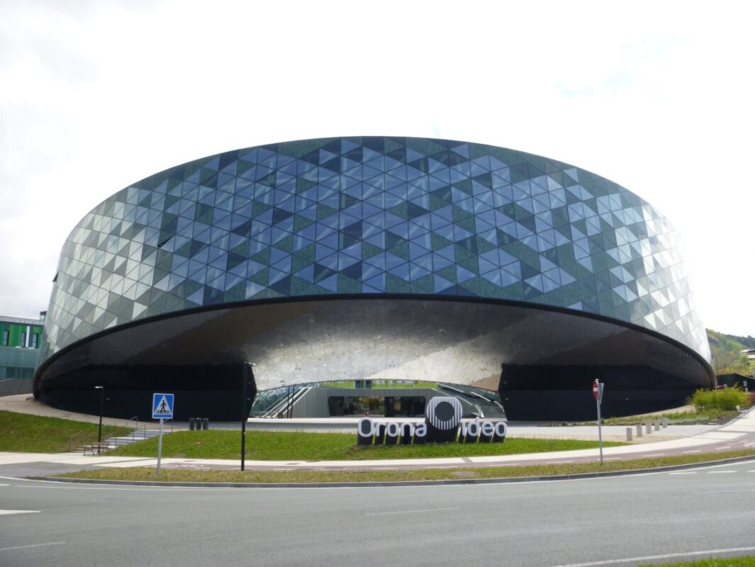 Orona mua lại doanh nghiệp thang máy Đức